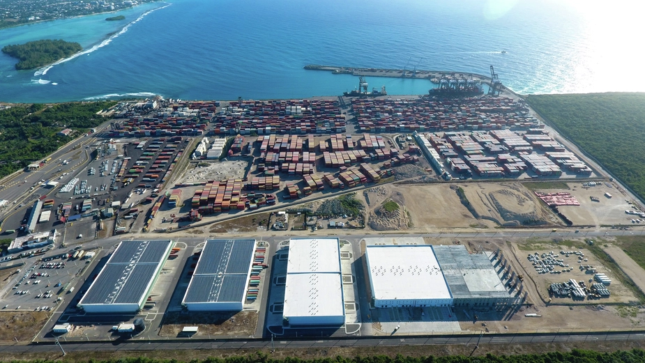 Green resource warehouse close to the terminal