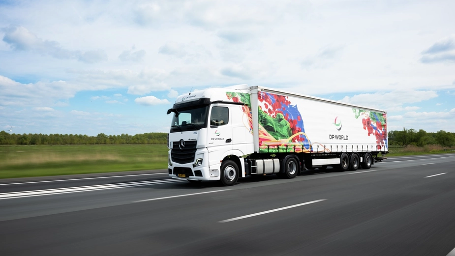 netherlands-freight-forwarding-truck-curtain-trailer-highway-road