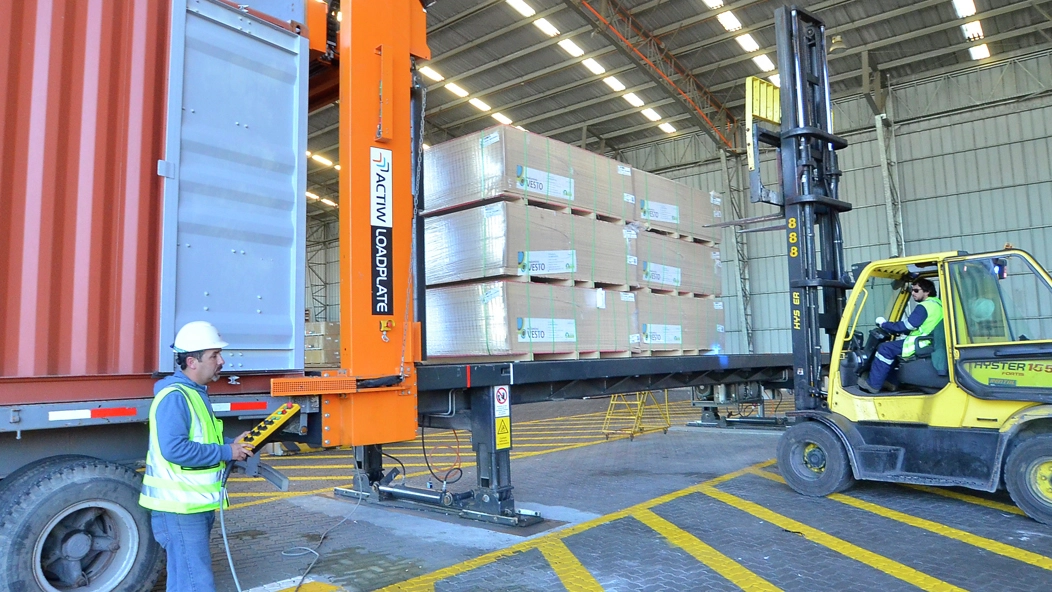 GLOBAL REACH. <br>LOCAL EXPERTISE.