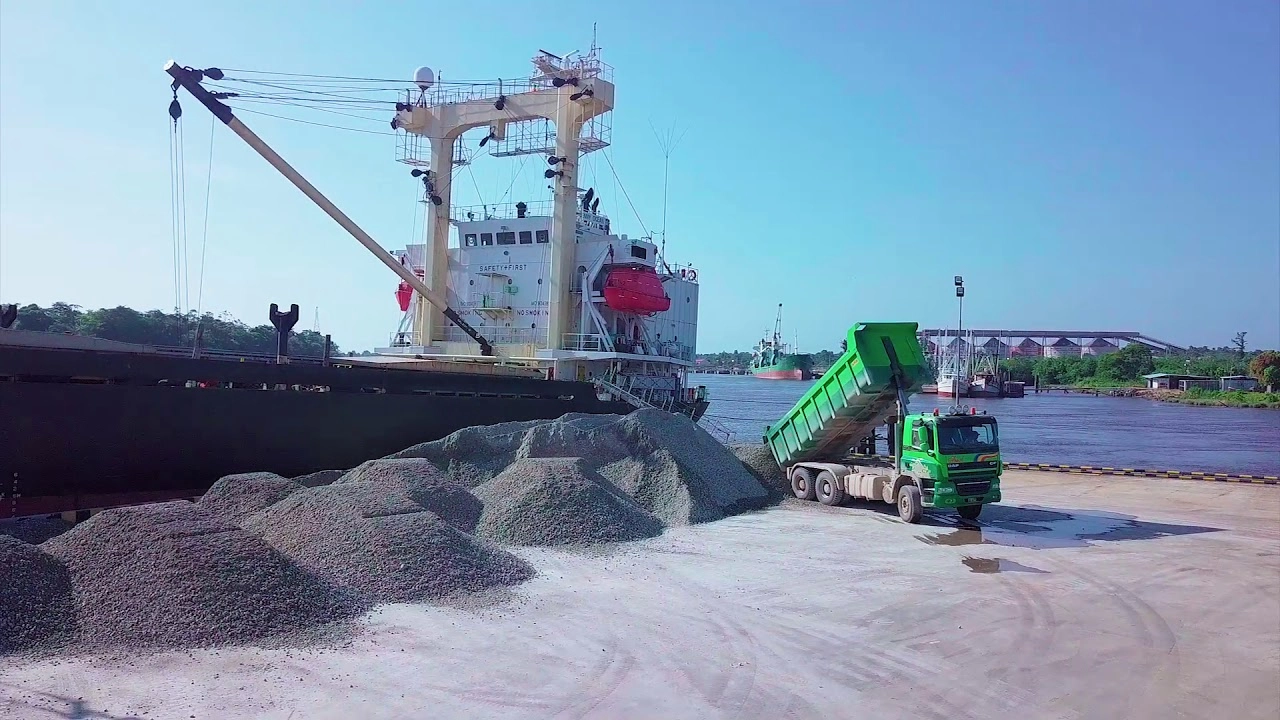 Dedicated facilities and an experienced team to handle your high-volume gravel operations.