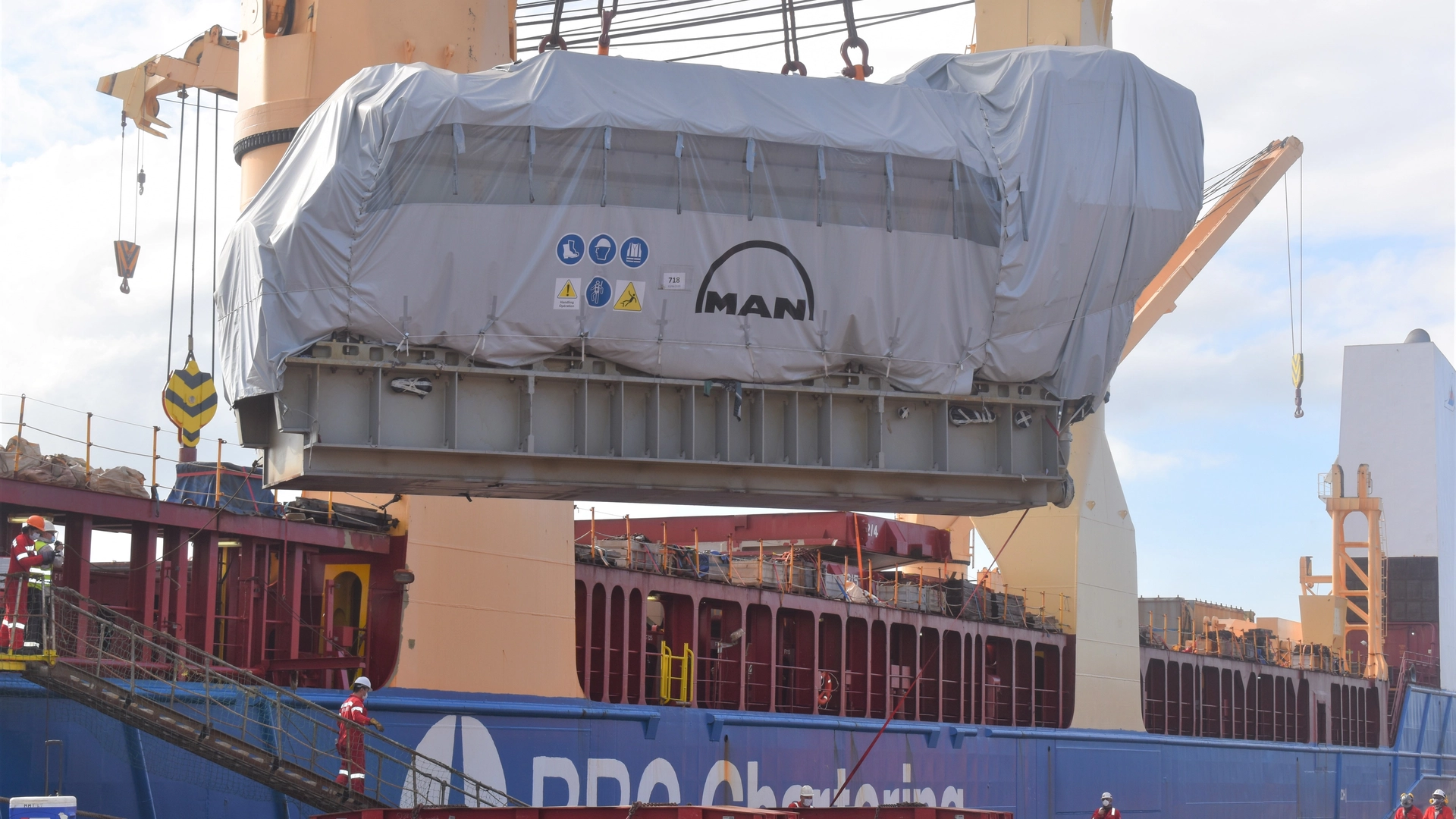 State-of-the-art equipment and coordinated teamwork keep your goods moving.